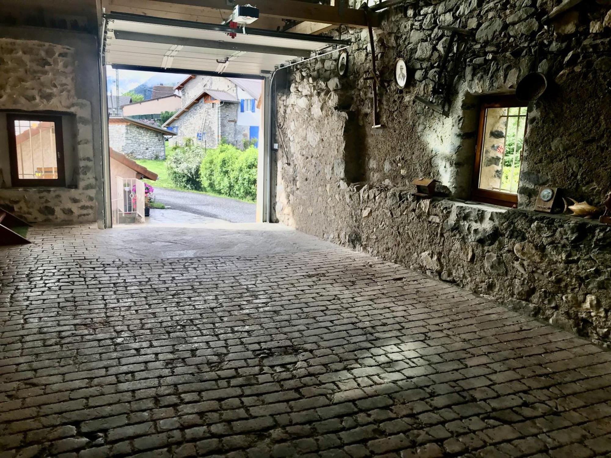 Le Rocher Des Ducs, Vue Sur Montagne, Abris Voitures Et Motos Le Glaizil Exteriör bild