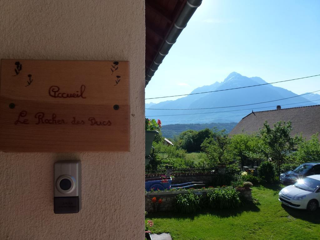 Le Rocher Des Ducs, Vue Sur Montagne, Abris Voitures Et Motos Le Glaizil Exteriör bild
