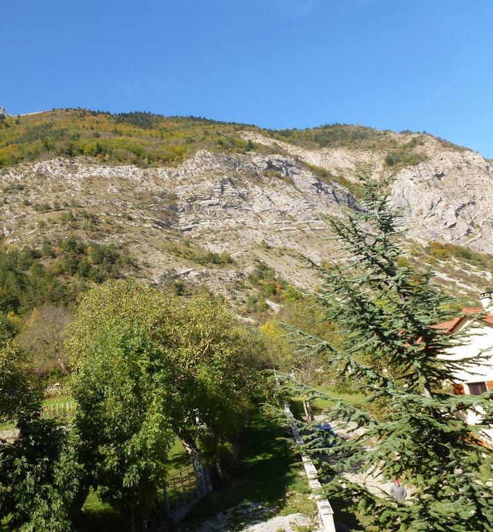 Le Rocher Des Ducs, Vue Sur Montagne, Abris Voitures Et Motos Le Glaizil Exteriör bild